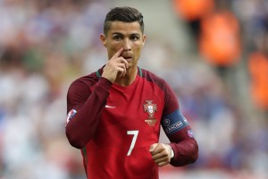 开云体育官网-德甲争冠战之夜，爱德华兹完成自我救赎