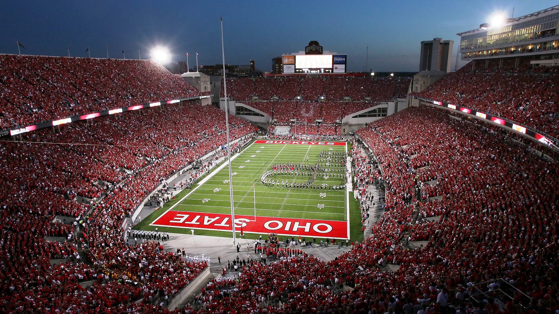 F1街道赛之夜,克瓦拉茨赫利亚让对手无解的黑暗艺术